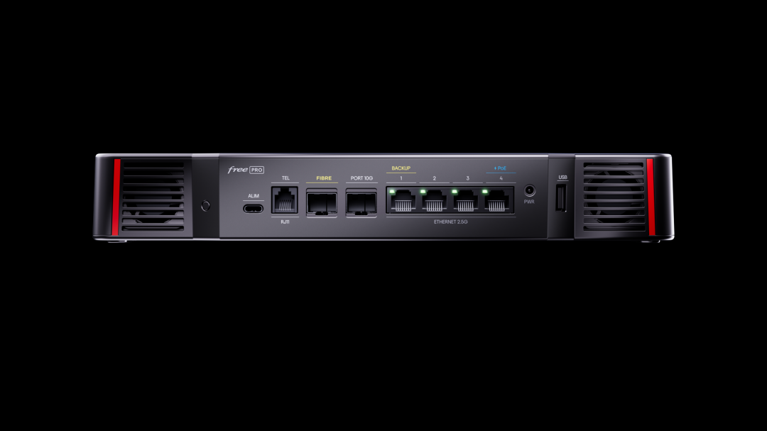 Freebox Pro vue arrière - Box fibre professionnelle avec Wi-Fi 7